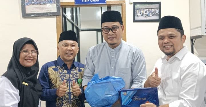 FISIP UMSU Berbagai Paket Lebaran untuk Dosen dan Tendik