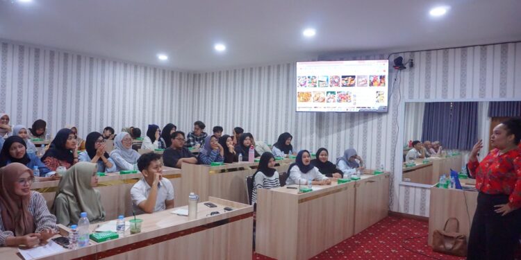 Mahasiswi Prancis Diskusi Budaya di Kelas Internasional FISIP UMSU